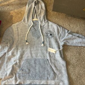 Long sleeve hoody w Montauk, NY emblem